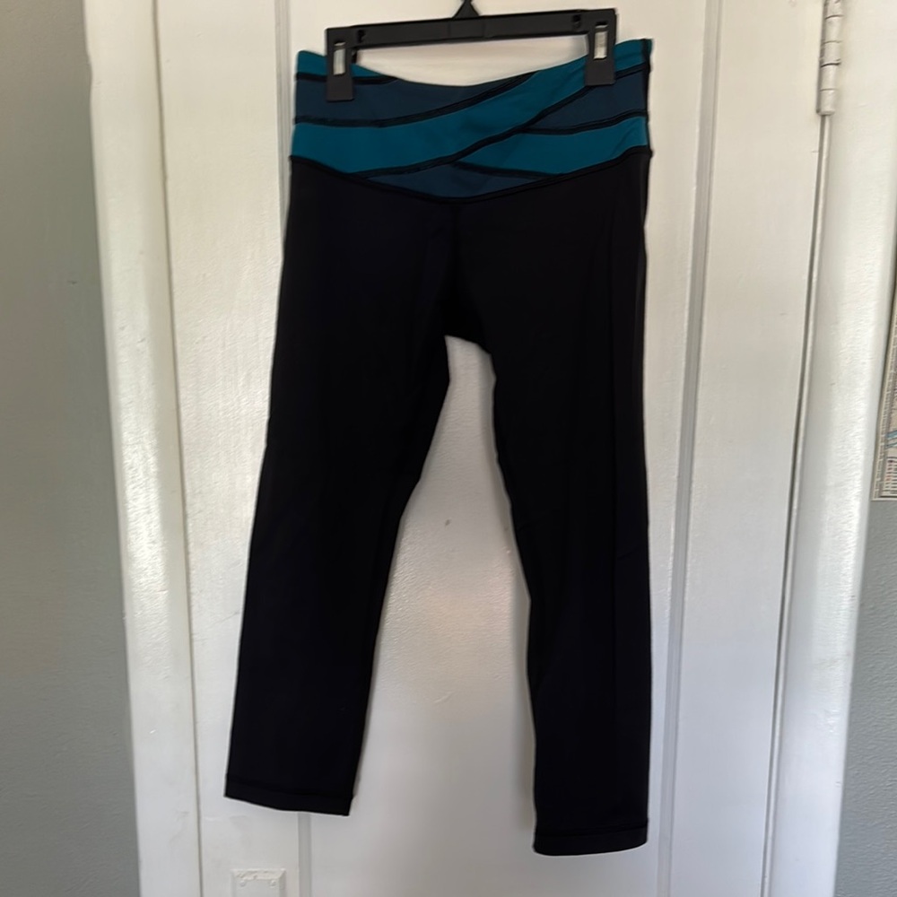 Lululemon Teal and Black Active cropped Leggings